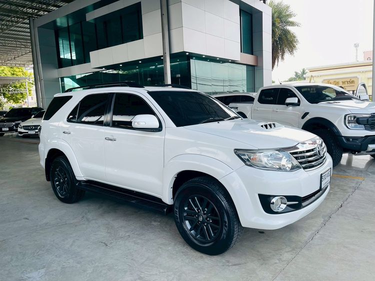 Toyota Fortuner 2015 3.0 V Utility-car ดีเซล ไม่ติดแก๊ส เกียร์อัตโนมัติ ขาว รูปที่ 2