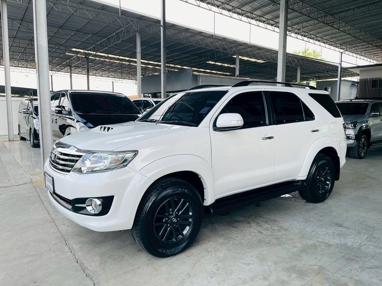 Toyota Fortuner 2015 3.0 V Utility-car ดีเซล ไม่ติดแก๊ส เกียร์อัตโนมัติ ขาว