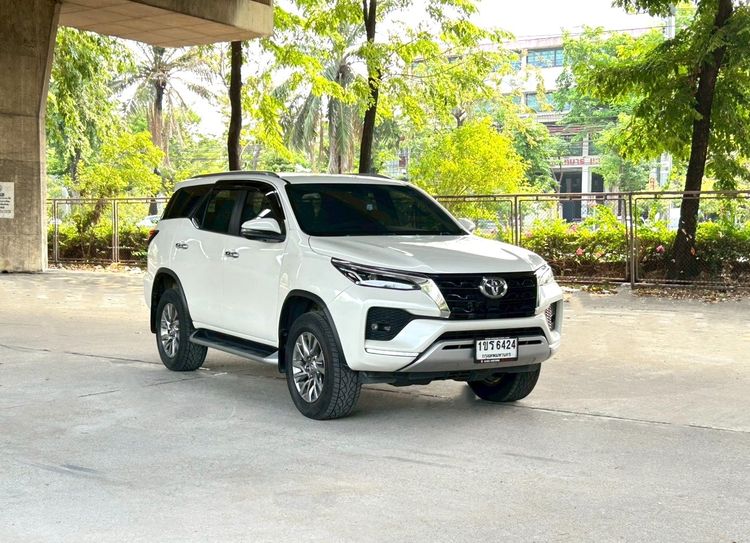 Toyota Fortuner 2021 2.4 V Utility-car ดีเซล ไม่ติดแก๊ส เกียร์อัตโนมัติ ขาว รูปที่ 3