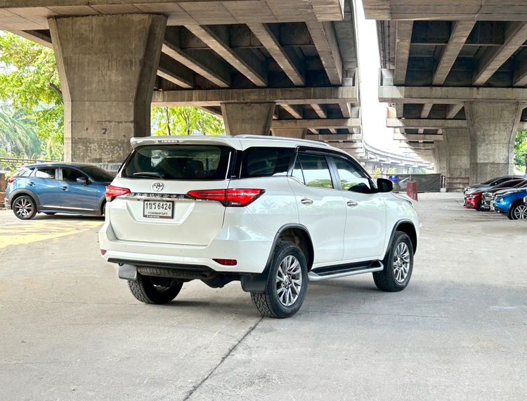 Toyota Fortuner 2021 2.4 V Utility-car ดีเซล ไม่ติดแก๊ส เกียร์อัตโนมัติ ขาว รูปที่ 2