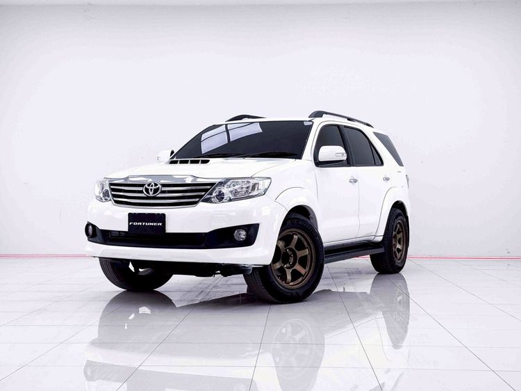รถ Toyota Fortuner 2.5 V สี ขาว