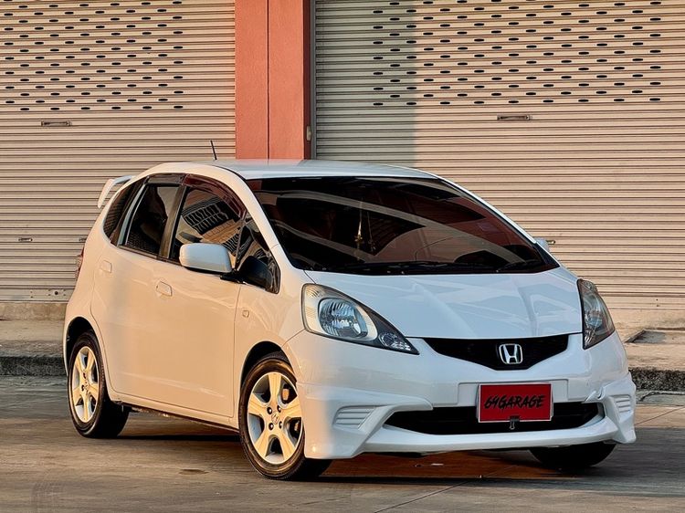 รถ Honda Jazz 1.5 V i-VTEC สี ขาว