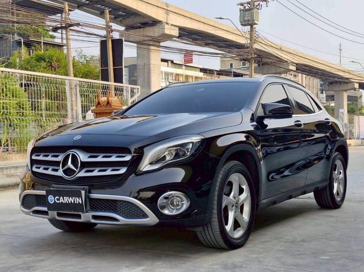 รถ Mercedes-Benz GLA-Class GLA200 สี ดำ