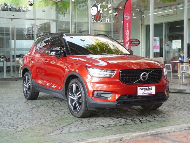 รถ Volvo XC40 2.0 T5 AWD Inscription สี แดง