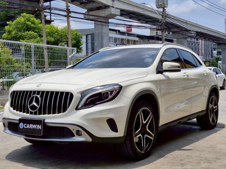 รถ Mercedes-Benz GLA-Class GLA200 สี ขาว