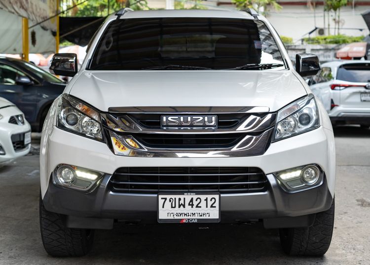 รถ Isuzu MU-X 3.0 สี ขาว