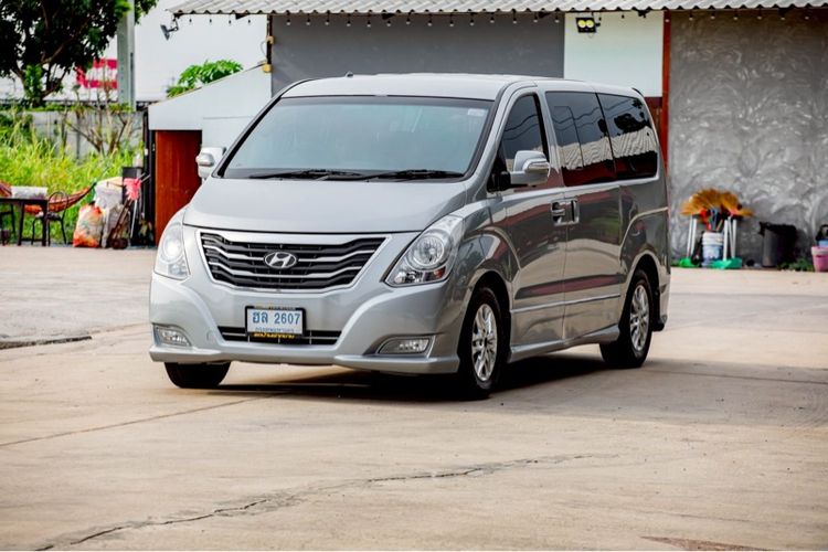 รถ Hyundai H-1  2.5 Deluxe สี เทา