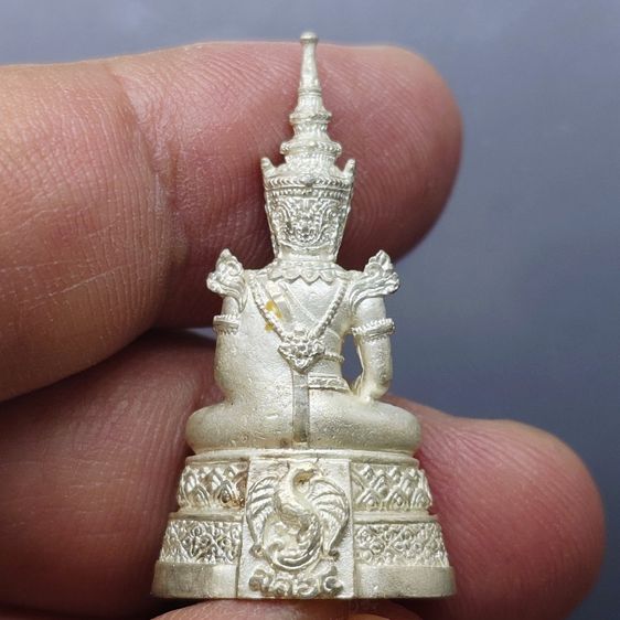 พระพุทธมหามณีรัตนปฏิมากร (พระแก้วมรกต) เนื้อเงินพ่นทราย กรมสรรพสามิต ครบรอบ 64 ปี พ.ศ.2539 พร้อมกล่องเดิม รูปที่ 4