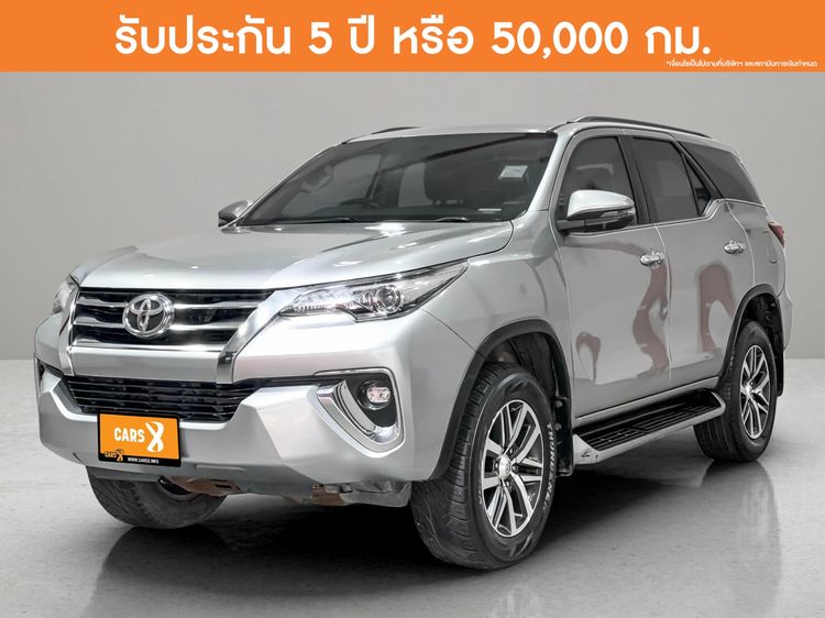 รถ Toyota Fortuner 2.4 V สี บรอนซ์เงิน