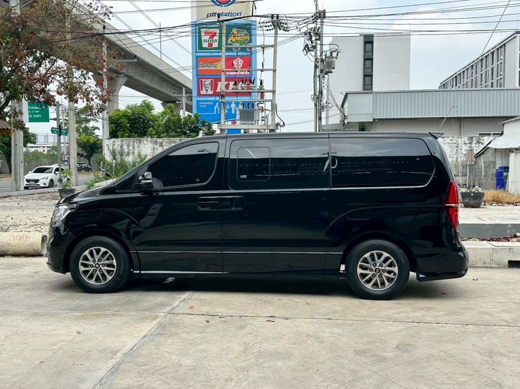 Hyundai H-1  2020 2.5 Deluxe Van ดีเซล ไม่ติดแก๊ส เกียร์อัตโนมัติ ดำ รูปที่ 4