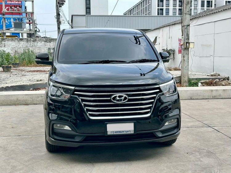 รถ Hyundai H-1  2.5 Deluxe สี ดำ
