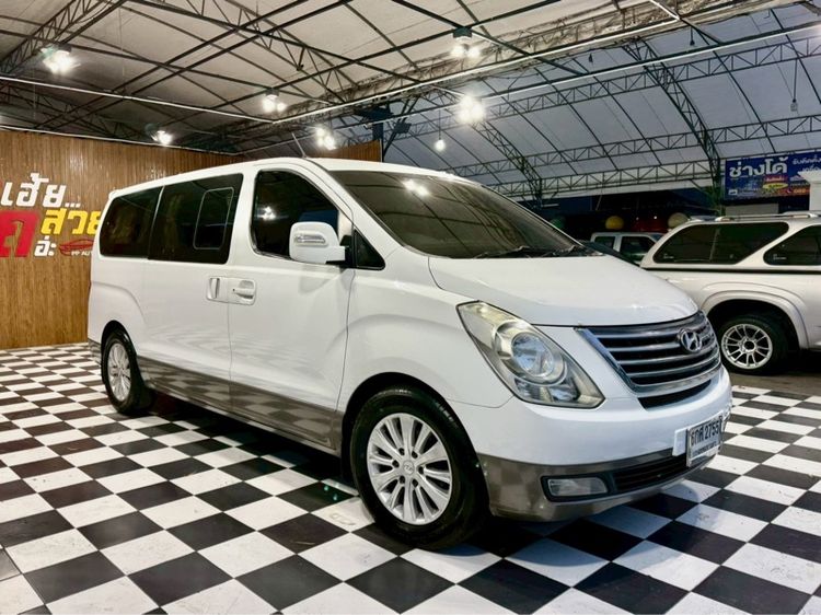 รถ Hyundai H-1  2.5 GRAND STAREX สี ขาว