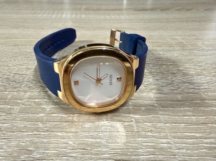 น้ำเงิน นาฬิกา Guess