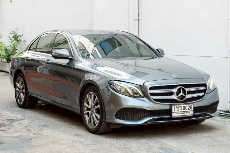 รถ Mercedes-Benz E-Class 2.0 E300e Avantgarde สี เทา