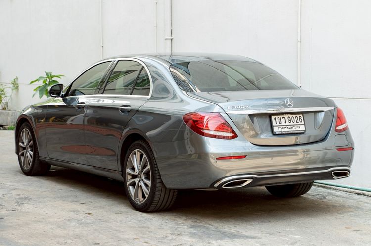 Mercedes-Benz E-Class 2021 2.0 E300e Avantgarde Sedan ปลั๊กอินไฮบริด (PHEV) ไม่ติดแก๊ส เกียร์อัตโนมัติ เทา รูปที่ 2