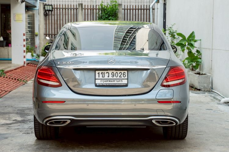 Mercedes-Benz E-Class 2021 2.0 E300e Avantgarde Sedan ปลั๊กอินไฮบริด (PHEV) ไม่ติดแก๊ส เกียร์อัตโนมัติ เทา รูปที่ 4