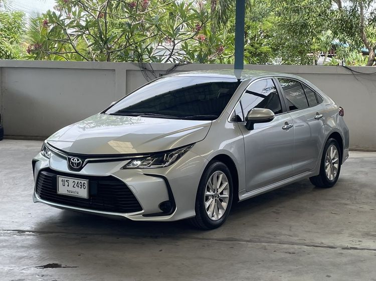 รถ Toyota Altis 1.6 G สี บรอนซ์เงิน