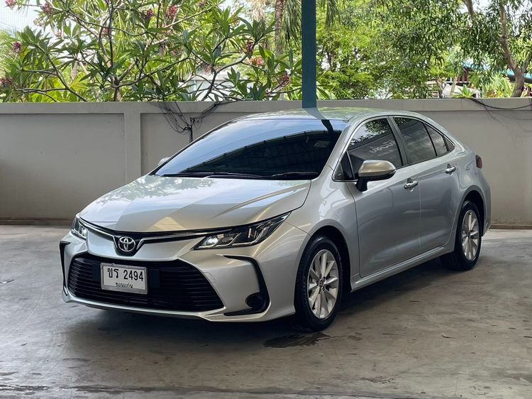 รถ Toyota Altis 1.6 G สี บรอนซ์เงิน