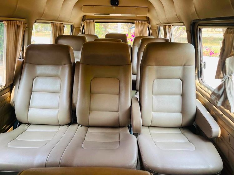 Nissan Urvan 2005 3.0 Base Van ดีเซล เกียร์ธรรมดา น้ำตาล รูปที่ 3