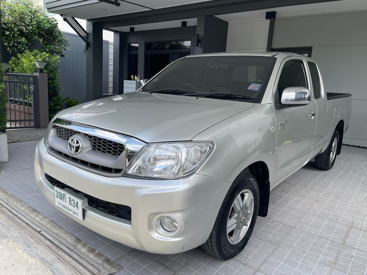 รถ Toyota Hilux Vigo 2.5 E สี บรอนซ์เงิน