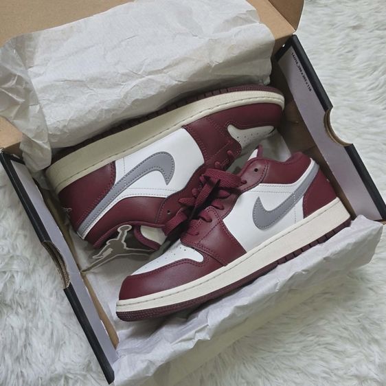 อื่นๆ ผ้าใบ Nike รองเท้าผ้าใบ UK 6 | EU 39 1/3 | US 7.5 jordan 1 low ของแท้