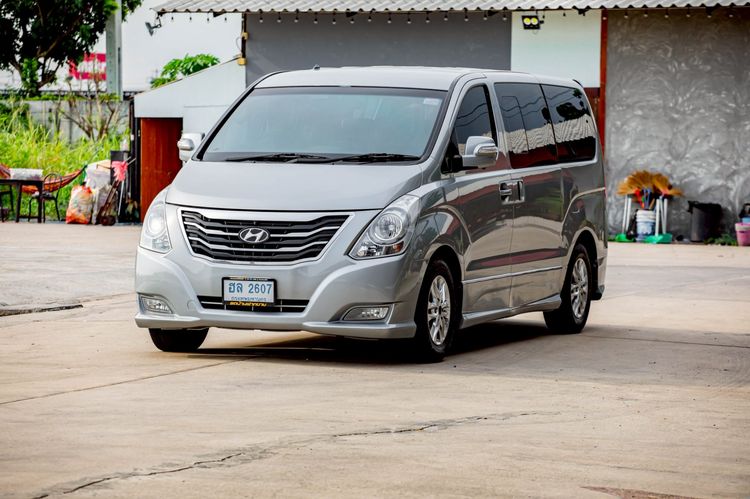 รถ Hyundai H-1  2.5 Deluxe สี เทา