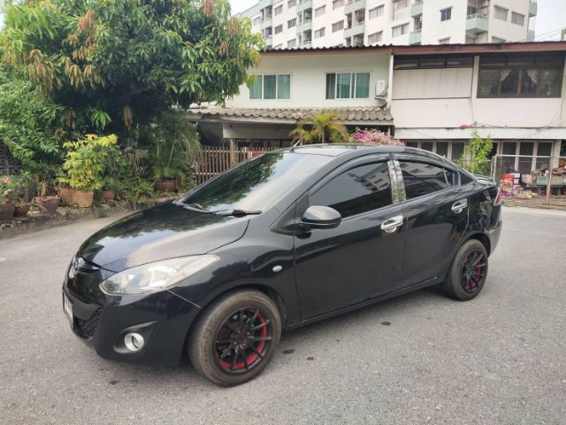 Mazda Mazda 2 2013 1.5 Elegance Groove Sedan เบนซิน ไม่ติดแก๊ส เกียร์อัตโนมัติ ดำ รูปที่ 4