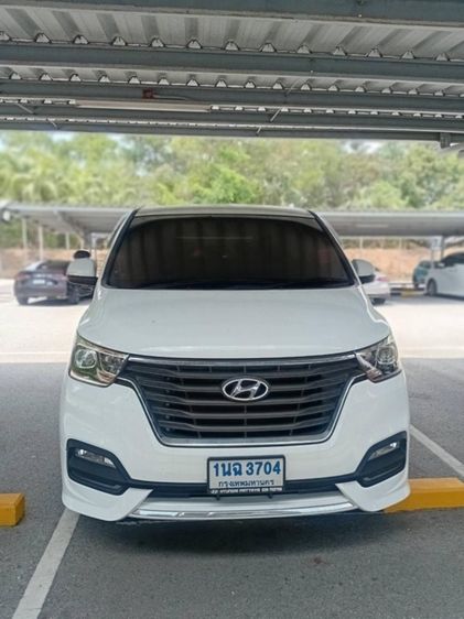 รถ Hyundai H-1  2.5 Elite Plus สี ขาว