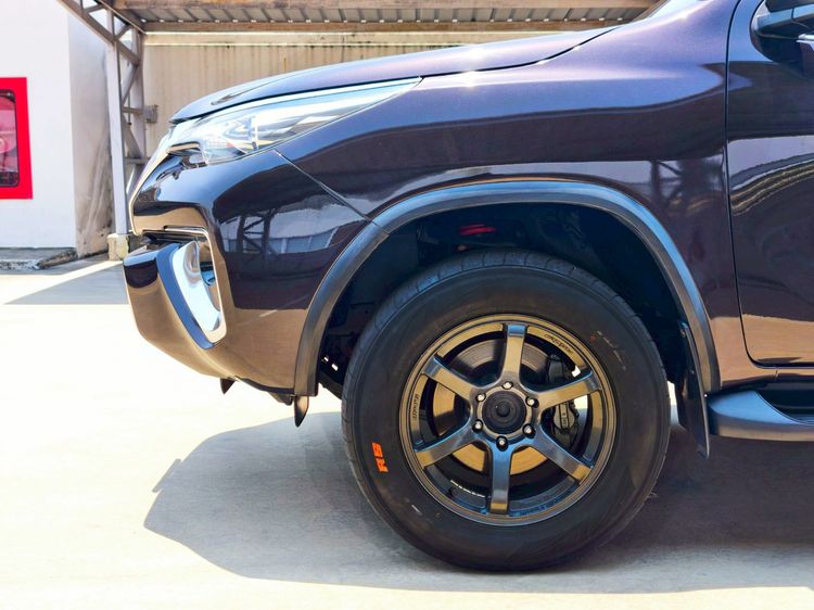 Toyota Fortuner 2016 2.8 V Utility-car ดีเซล ไม่ติดแก๊ส เกียร์อัตโนมัติ ดำ รูปที่ 4