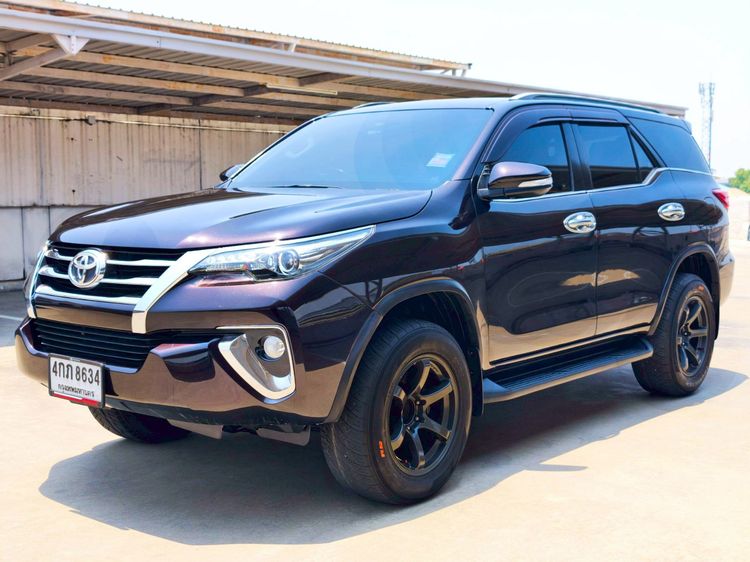 รถ Toyota Fortuner 2.8 V สี ดำ