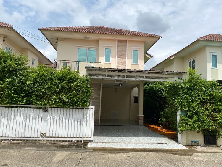 ขายบ้านเดี่ยว 2 ชั้น เยื้องโรบินสัน ราชพฤกษ์ 