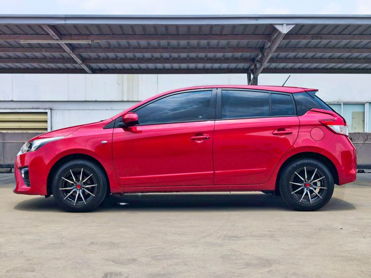 Toyota Yaris 2017 1.2 E Sedan เบนซิน ไม่ติดแก๊ส เกียร์อัตโนมัติ แดง รูปที่ 4