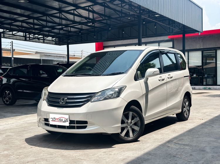 รถ Honda Freed 1.5 E สี ขาว
