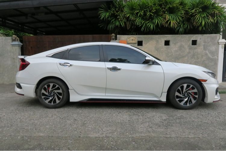 รถ Honda Civic 1.8 EL i-VTEC สี ขาว