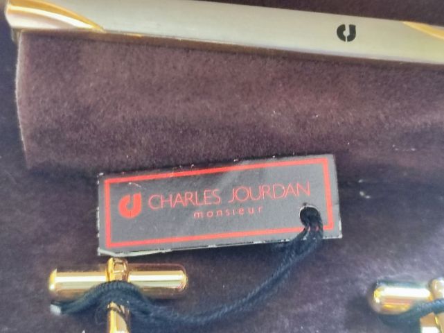 ชุดเข็มกลัดเนคไทและกระดุมข้อมือ (Cufflinks) แบรนด์ฝรั่งเศส Charles Jourdan รูปที่ 2