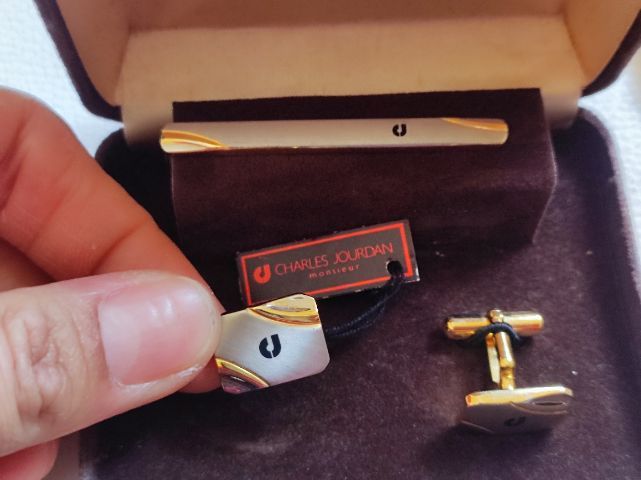 ชุดเข็มกลัดเนคไทและกระดุมข้อมือ (Cufflinks) แบรนด์ฝรั่งเศส Charles Jourdan รูปที่ 4