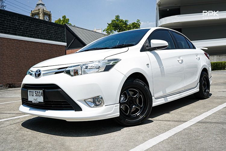 รถ Toyota Vios 1.5 J สี ขาว