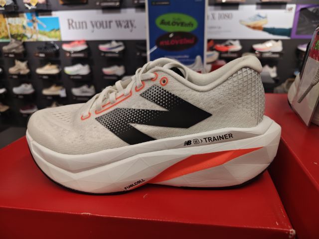 ขาย Newbalance Fuelcell SC Trainer V.3