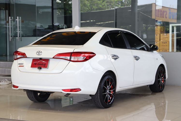 Toyota Yaris ATIV 2018 1.2 J Sedan เบนซิน ไม่ติดแก๊ส เกียร์อัตโนมัติ ขาว รูปที่ 2