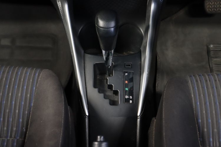 Toyota Yaris ATIV 2018 1.2 J Sedan เบนซิน ไม่ติดแก๊ส เกียร์อัตโนมัติ ขาว รูปที่ 4