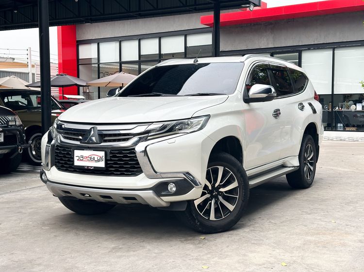 รถ Mitsubishi Pajero Sport 2.4 GT สี ขาว