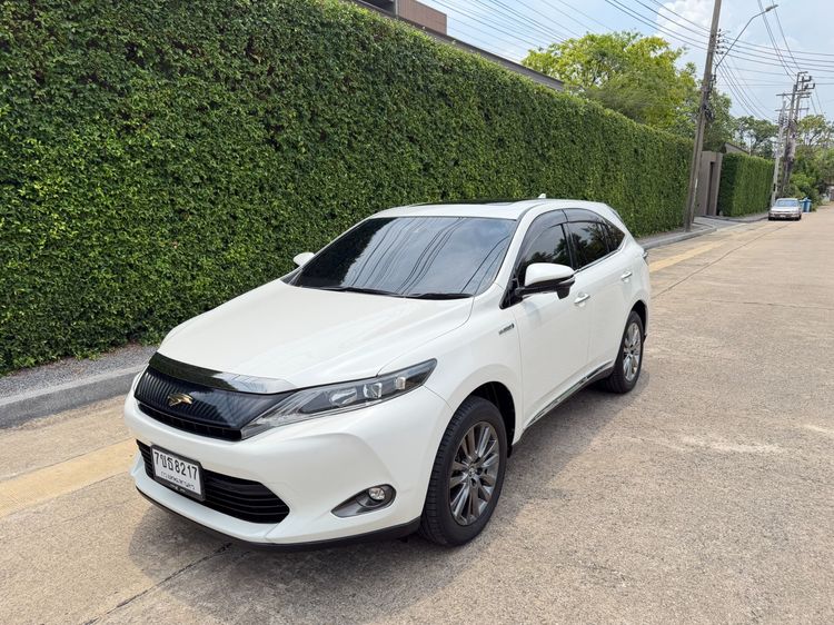 Toyota Harrier 2015 2.5 Hybrid Premium Utility-car ไฮบริด ไม่ติดแก๊ส เกียร์อัตโนมัติ ขาว