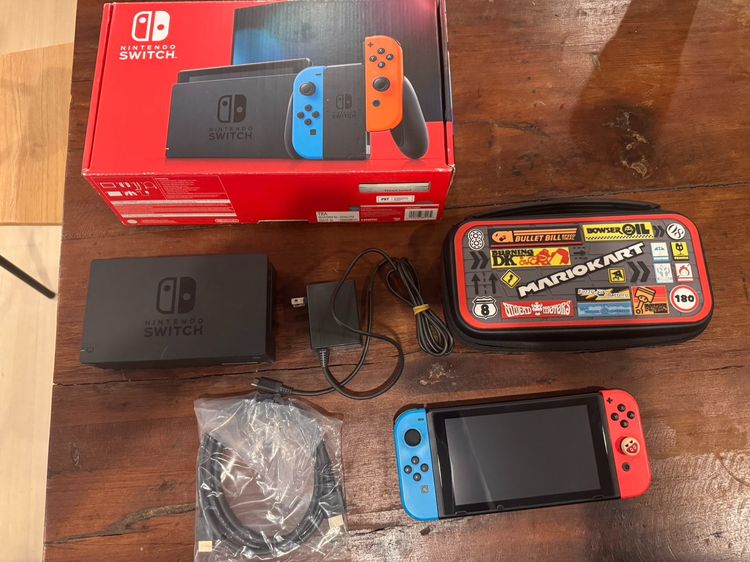 เครื่องเกมส์นินเทนโด เชื่อมต่อไร้สายได้ ์Nintendo Switch Neon (กล่องแดง) มือสอง