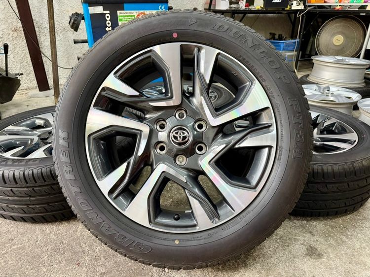 20" ล้อแม็ก TOYOTA LEGENDER ขอบ 20” ถอดป้ายแดง ยาง DUNLOP 265-50R20 ปี 25 สีเส้นตุ่มหน้ายางยังอยู่ครบ