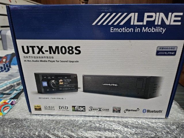 Alpine UTX-M08S