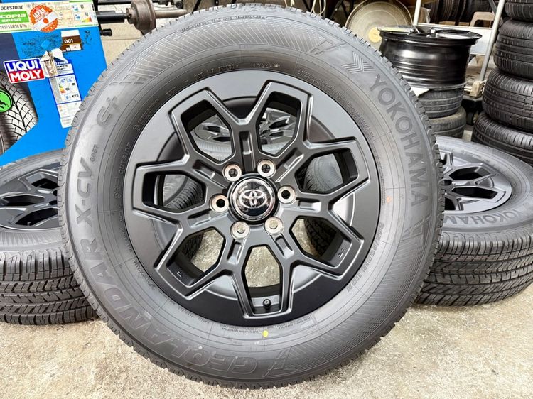 18" ล้อแม็ก TOYOTA TRAVO ขอบ 18”  ยาง YOKOHAMA 265-60R18 ปี 26 ตุ่มหน้ายางยังอยู่