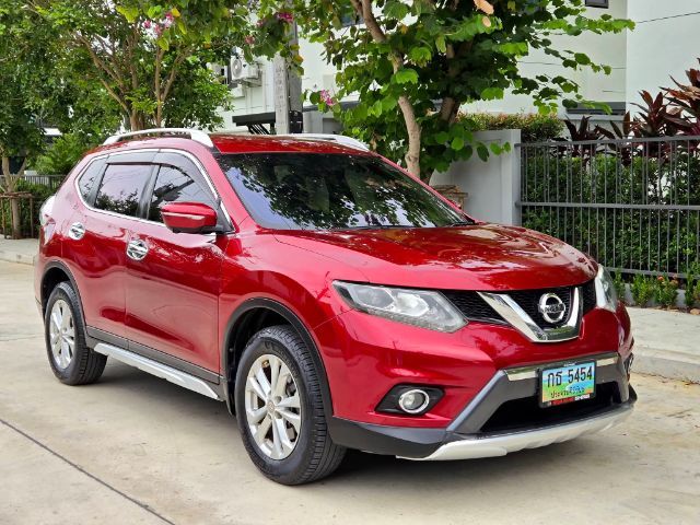Nissan X-Trail 2015 2.0 V 4WD เบนซิน เกียร์อัตโนมัติ แดง