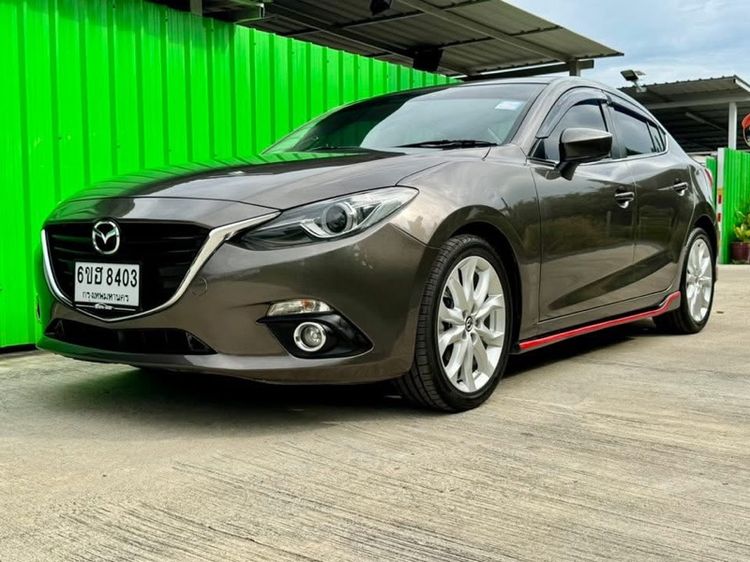 รถ Mazda Mazda3 2.0 S สี น้ำตาล