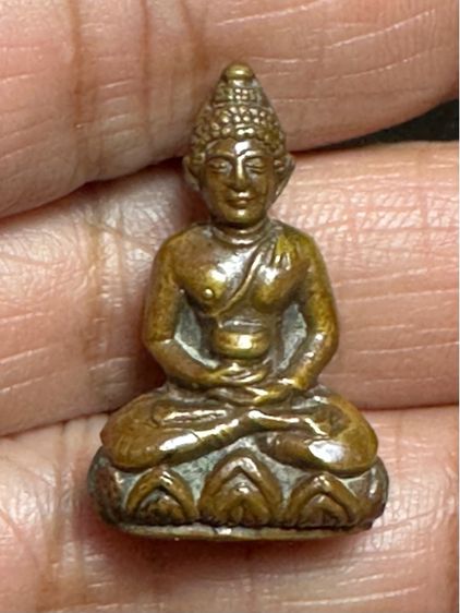 องค์ละ1550🙏พระกริ่งรด.ท่านเจ้าคุณนรฯ ปี2513🙏รูปหล่อล.พ.เงินพิมพ์ขี้ตาสามชาย พระผ่านการบูชา พร้อมกรอบ องค์ละ1550