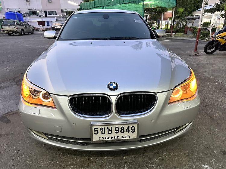รถ BMW Series 5 520d สี เทา